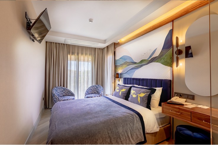 Urla'da romantik çiftlere özel butik otel odası – deniz manzaralı